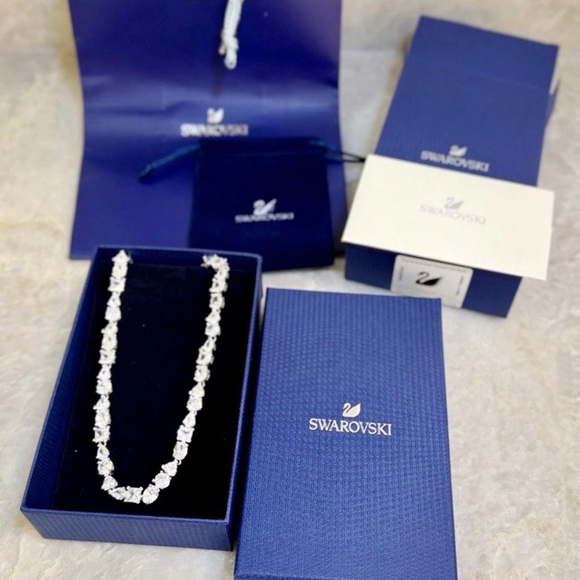 Swarovski Crystal Silver Necklace - Picture 7 of 8